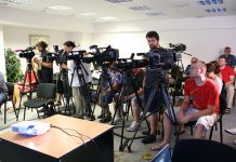 Inganna più una verità ben scelta di mille bugie Conferenza stampa